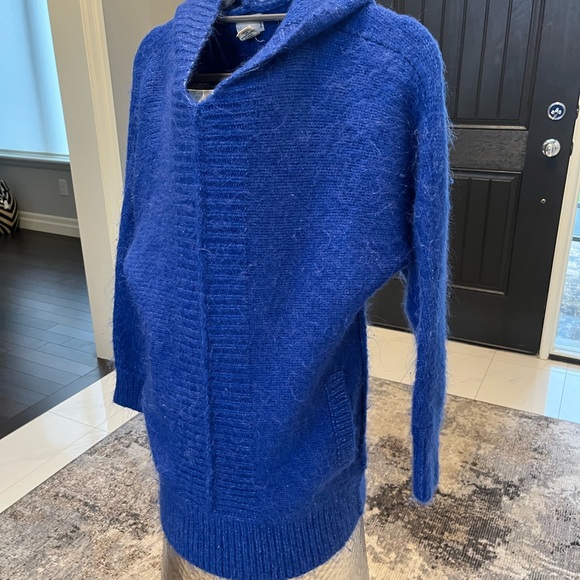 Atelier Nicole Miller hooded long sweater royal blue size medium side pockets ❄️ - Picture 12 of 17
